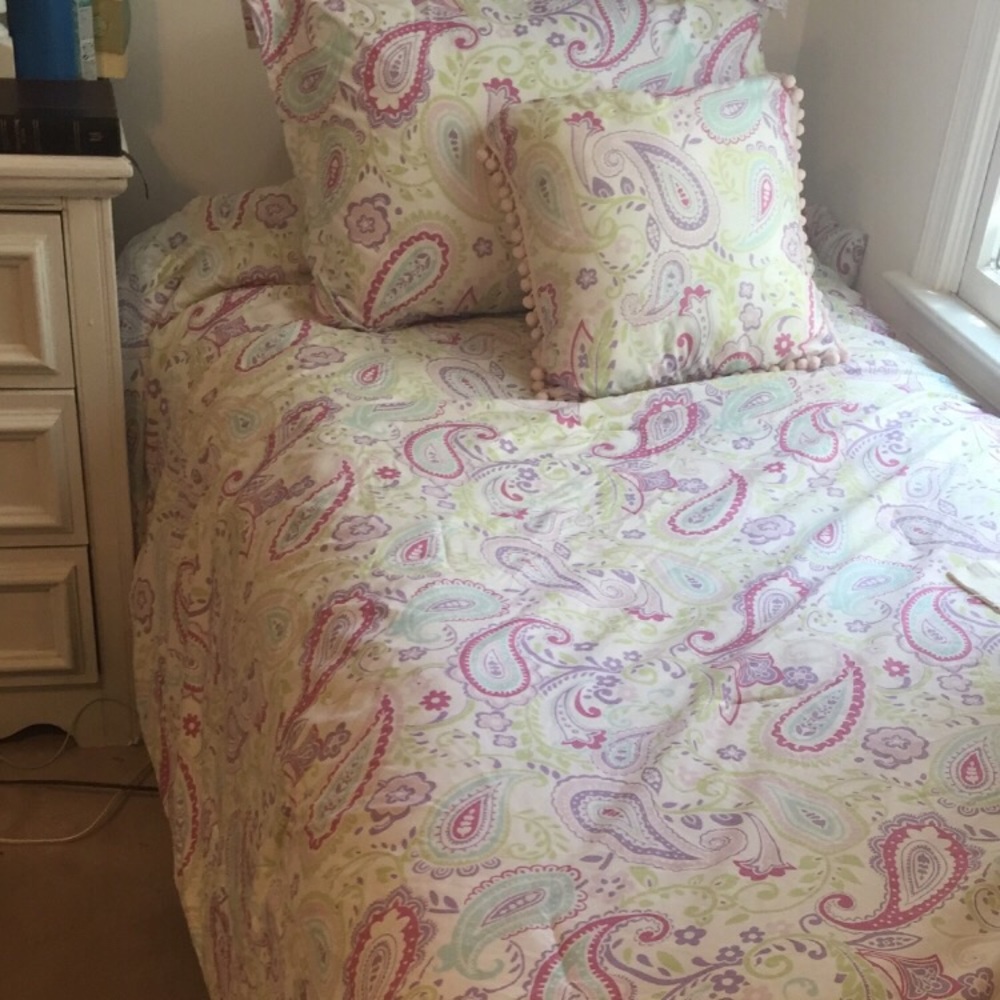 Twin Patterned Comforter - Picture 2 of 10